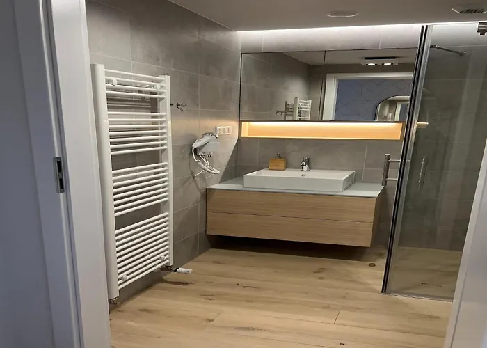 Luxurious For 2 People In Apartment *